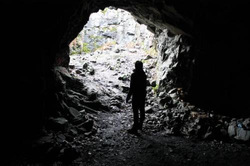 Luolia ja linnoituksia Itä-Helsingissä