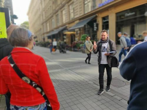 OPASTETUT KAUPUNKIKÄVELYT